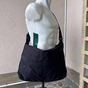 Uniqlo utility shoulder bag