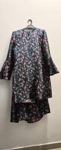 Baju kurung (baru) untuk dijual.
