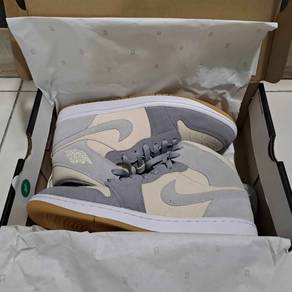 9.5UK Nike Air Jordan 1 Mid SE Coconut Milk