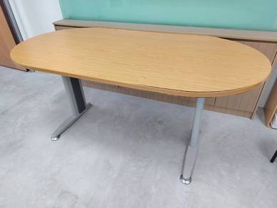 Oval Shape Meeting Table