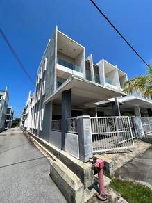 2.5-storey Terraced House For Sale in Ujong Pasir,MLK