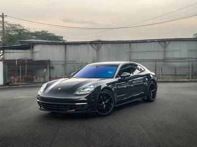 Porsche Panamera 4S in Senai, JHR