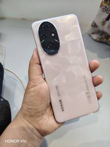 Honor 200 
Ram rom 12+12/512
Snapdragon 7 Gen 3
Co