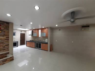 Townhouse For Sale in Seri Kembangan,SGR