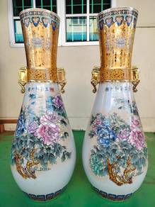 1 Pair of Vintage / Antique Chinese Vase