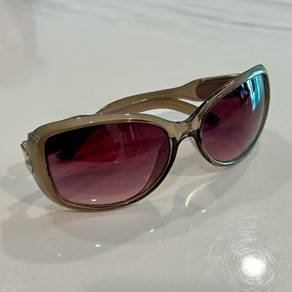Sunglasses with casing