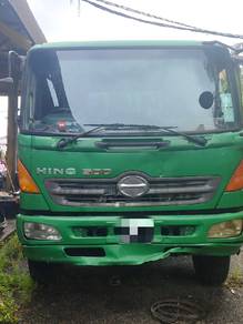 Lori Kompaktor Sampah Hino