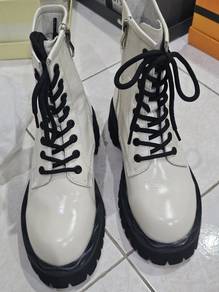 white leather faiccia shoes