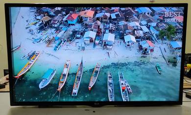 LG 42" FHD smart tv 