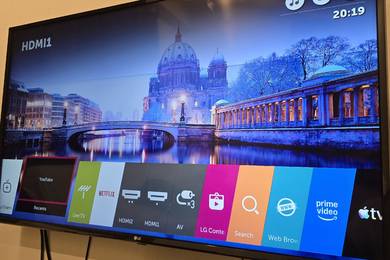 Sharp 49" Smart TV with screen problem