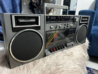 Vintage antique singer radio