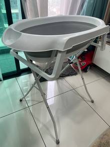 Bathtub with Stand