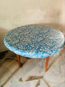 Meja makan solid wood