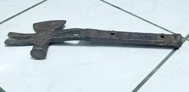 Set peralatan ketukangan lama buatan besi