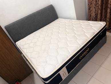 Cuckoo King Size mattress + Bed frame