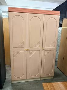 almari 3 pintu