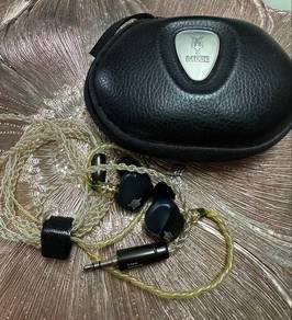 Meze Penta Rai headphone