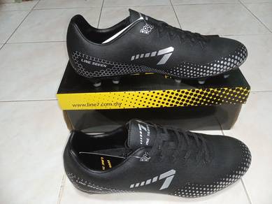 ITEM BARU_Kasut Sukan Soccer Shoes LINE 7 Black 44
