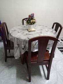Meja makan