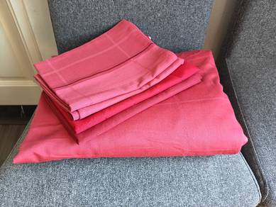Akemi TC930 Queen bedsheet set 5 items (USED)