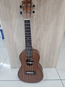 23-inch Concert Ukulele with Carrying Bag