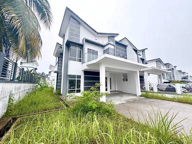 Semi-Detached House For Sale in Shah Alam,SGR