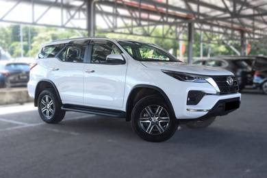 Toyota Fortuner VRZ in Puchong, KUL