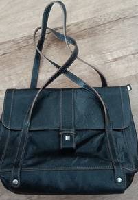Genuine black leather hilly bag