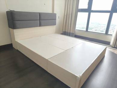 Queen divan bedframe with drawers/ katil