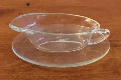 Pyrex jaj clear glass gravy boat