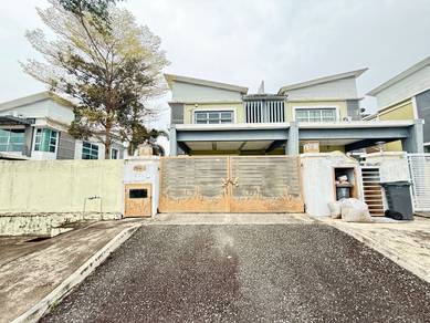 Semi-Detached House For Sale in Sikamat,NSN