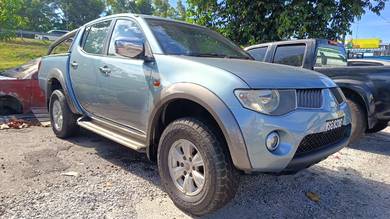 Mitsubishi Triton in Puchong, SGR