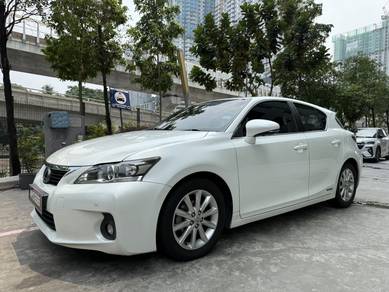 Lexus CT 200 h (HYBRID) in Salak Selatan, KUL