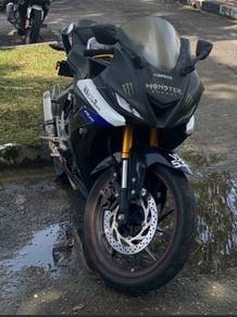 Yamaha R15