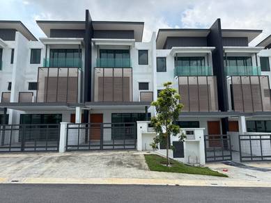 3-storey Terraced House For Sale in Bukit Jelutong,SGR