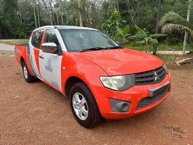 Mitsubishi Triton in Rantau Panjang, KTN