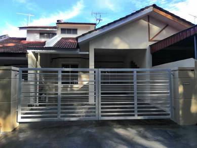 Terraced House For Sale in Cheng,MLK