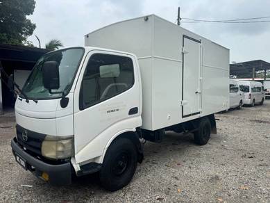 HINO WU302R Luton box ubs 11year 13kaki