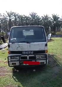 Isuzu Lorry for sale 