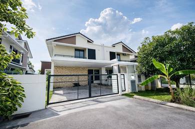 Semi-Detached House For Sale in Puncak Alam,SGR