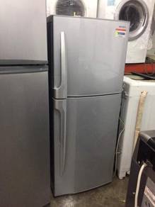 Toshiba 2 doors small fridge ice Peti Sejuk Ais