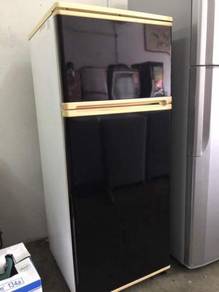 Sanyo small fridge 2 doors Peti Sejuk Ais