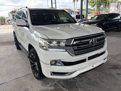 Toyota Land Cruiser V8 in Johor Bahru, JHR