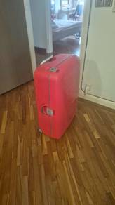 • Samsonite Vintage Heavy-Duty Extra Large Suitcas