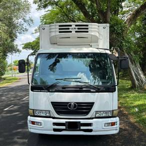 lorry nissan