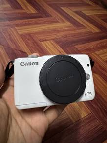 Canon M10