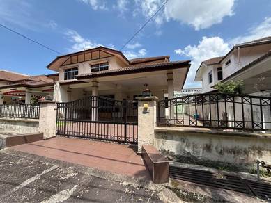 Semi-Detached House For Sale in Cheng,MLK