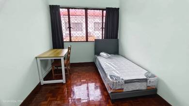 Semi-Detached House For Rent in Petaling Jaya,SGR
