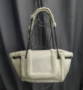 Murgam Kosrl leather Shoulder bag in white