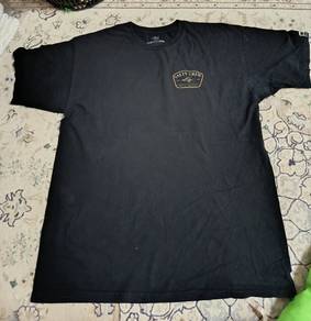 Salty Crew tshirt